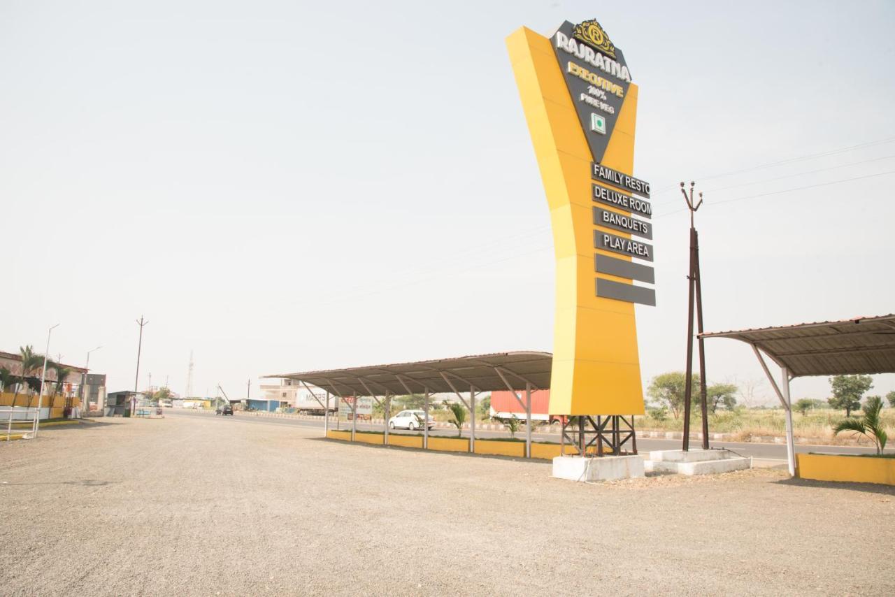 Hotel Rajratna Executive Supe Exterior photo
