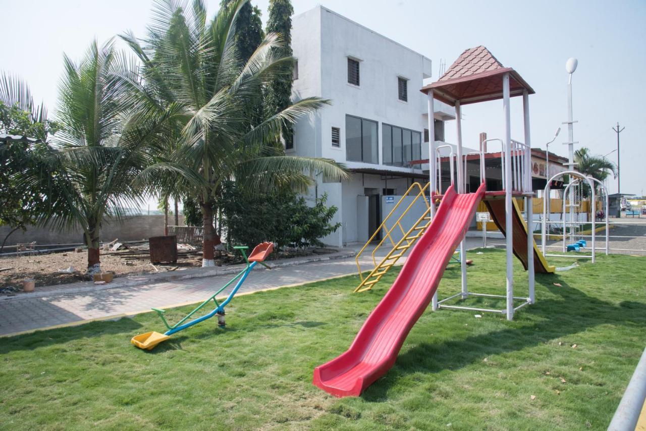 Hotel Rajratna Executive Supe Exterior photo