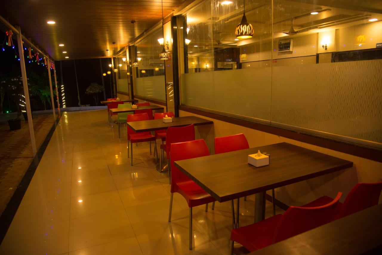 Hotel Rajratna Executive Supe Exterior photo