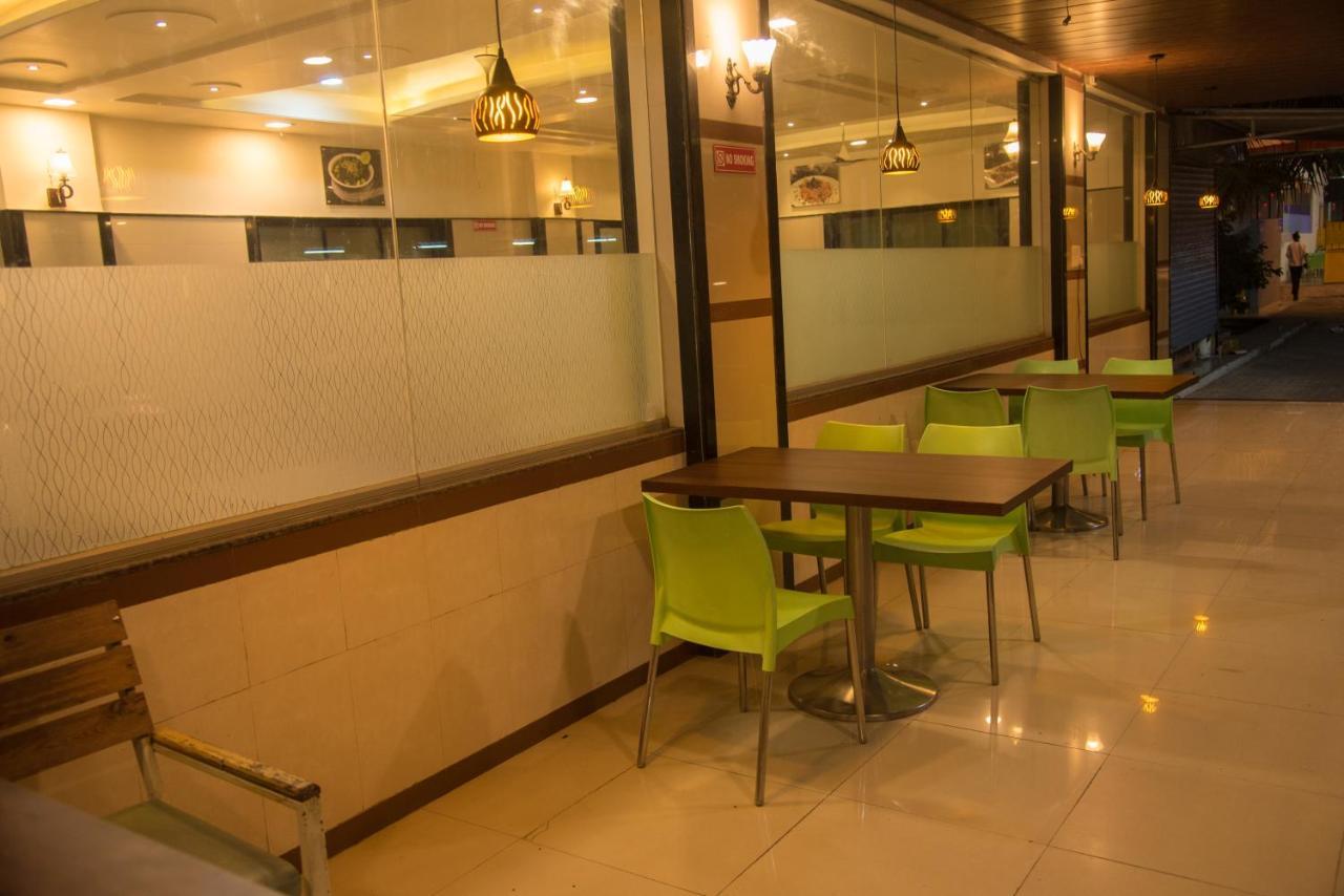 Hotel Rajratna Executive Supe Exterior photo
